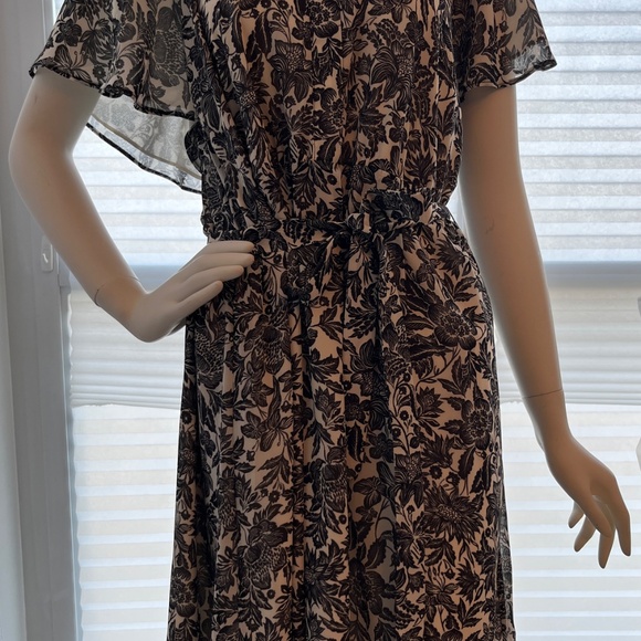 V-neck chiffon dress - Picture 13 of 16